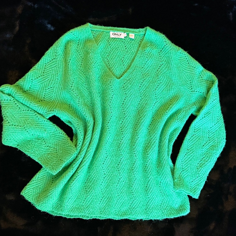 Super soft, fuzzy green knit sweater NWOT